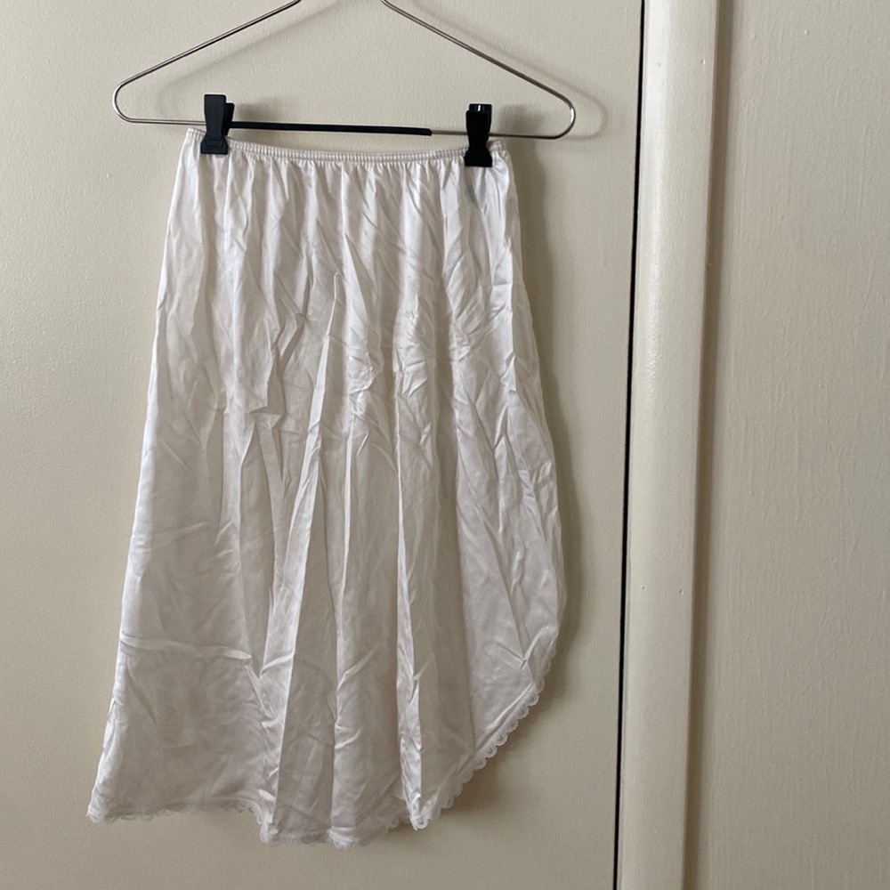 Women’s medium vintage side slit slip